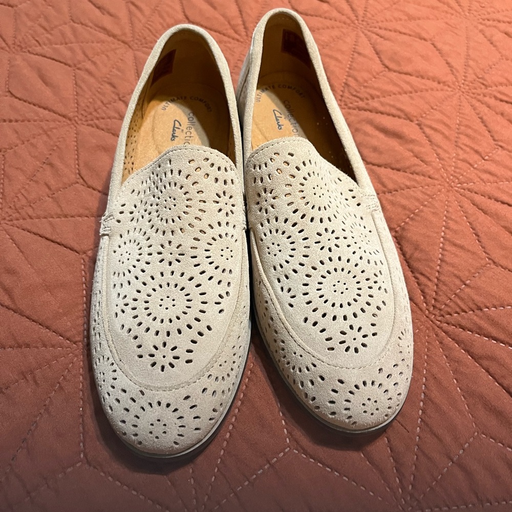 Clarks size 7M. Very pale taupe/beige